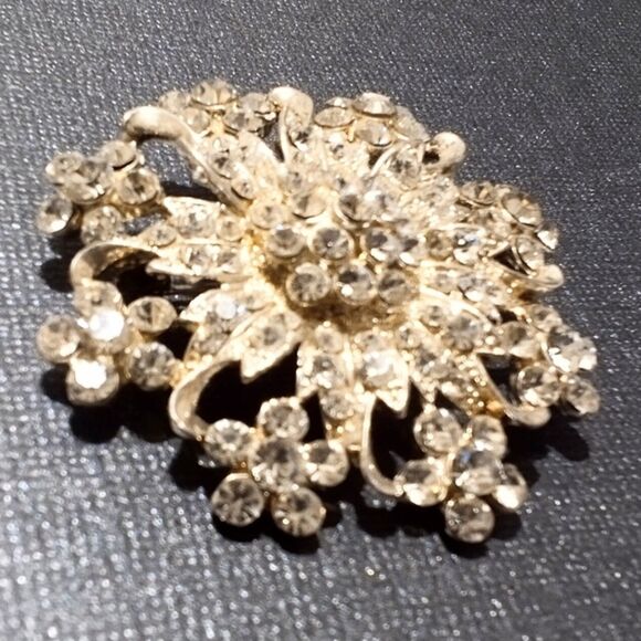 Sparkling Rhinestone Cluster Silver Tone Statement Brooch - Picture 3 of 4